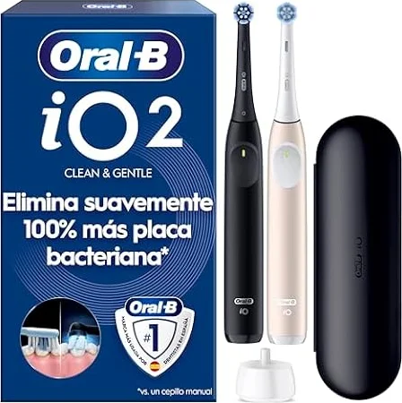 Oral-B iO 2 Cepillos de Dientes Eléctricos, Negro y Rosa, Pack de 2 | Cepillo Dental con 2 Cabezales Y Estuche de Viaje, 3 Modos de Cepillado, Sensor de Presión, Batería de Larga Duración